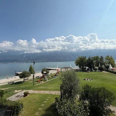 Campione Giulia Exclusive Lakefront By Gardadomusmea Campione del Garda